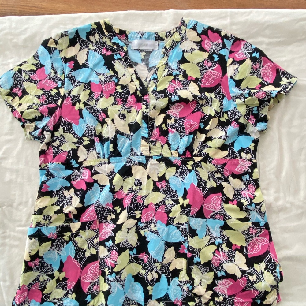 Scrub top